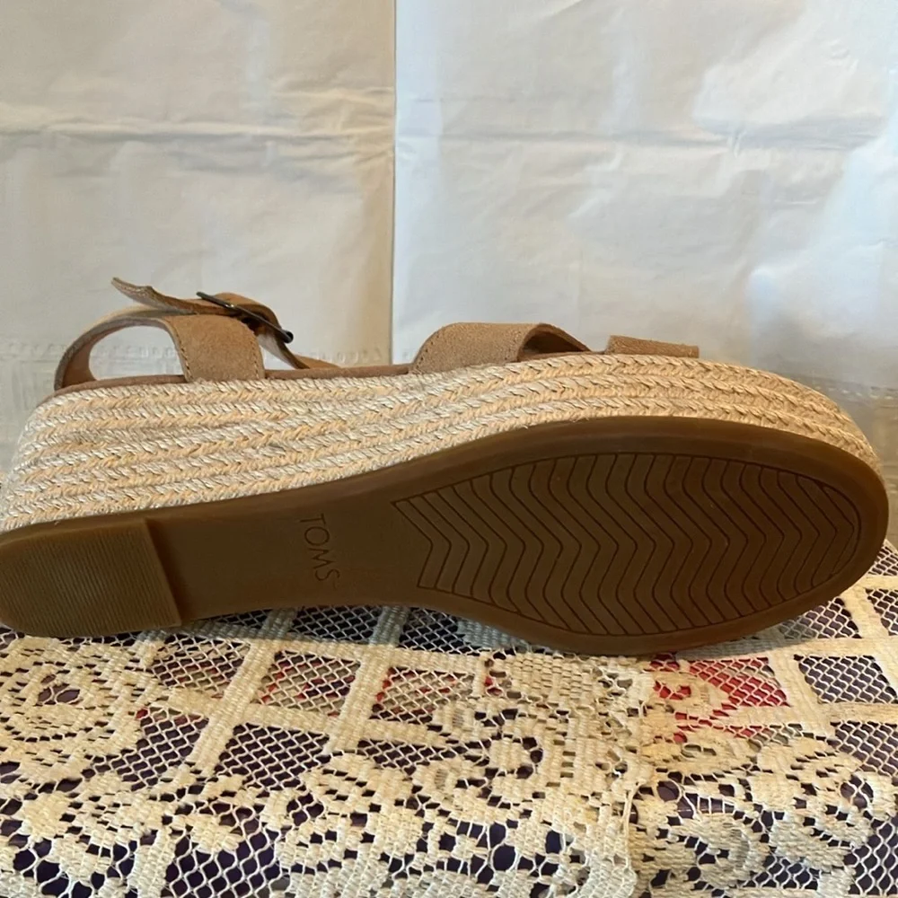 TOMS Women’s Honey Suede Wedge Sandals Sz 9 1/2 Leather Upper Ankle Strap GUC
